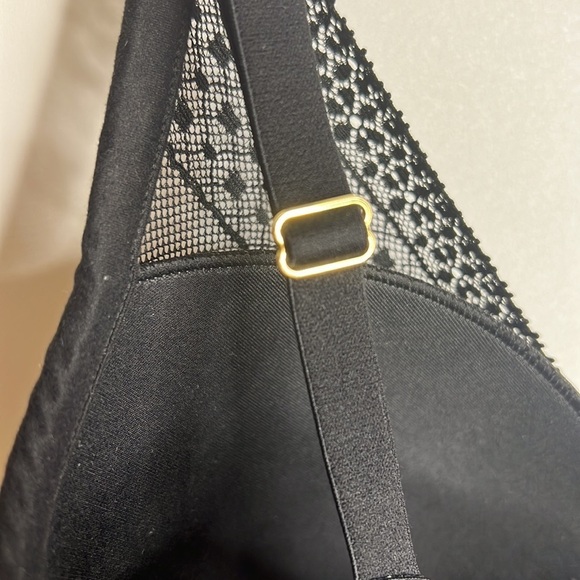 Victoria’s Secret Plunge Solid Black Lace Bra - Picture 5 of 9